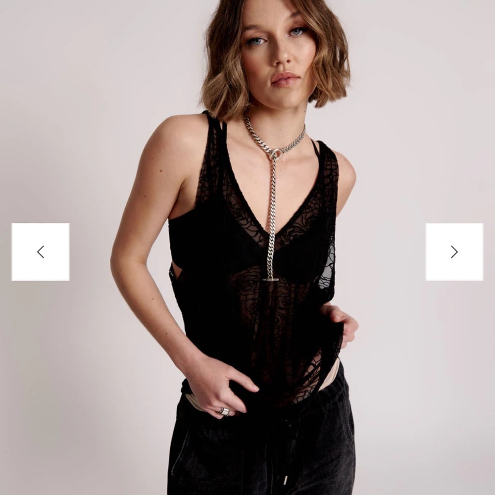 One teaspoon poison rose twisted top